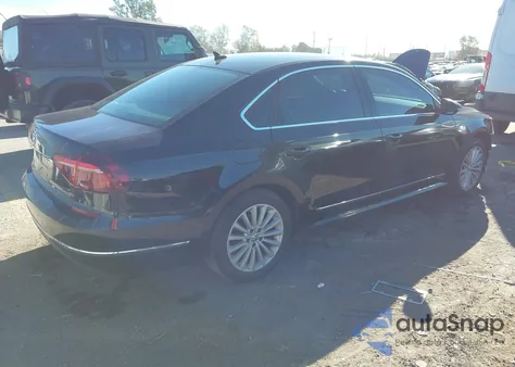 2017 Volkswagen Passat 1.8T Se z USA, uszkodzony, nr VIN 1VWBT7A38HC073402